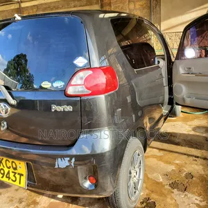Toyota Porte 2011 Black