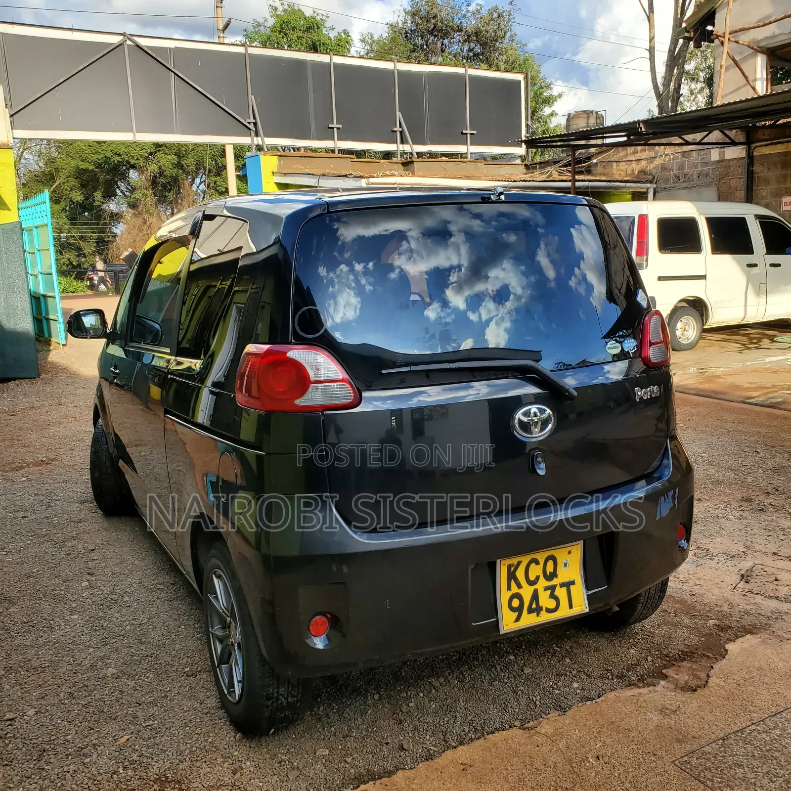 Toyota Porte 2011 Black