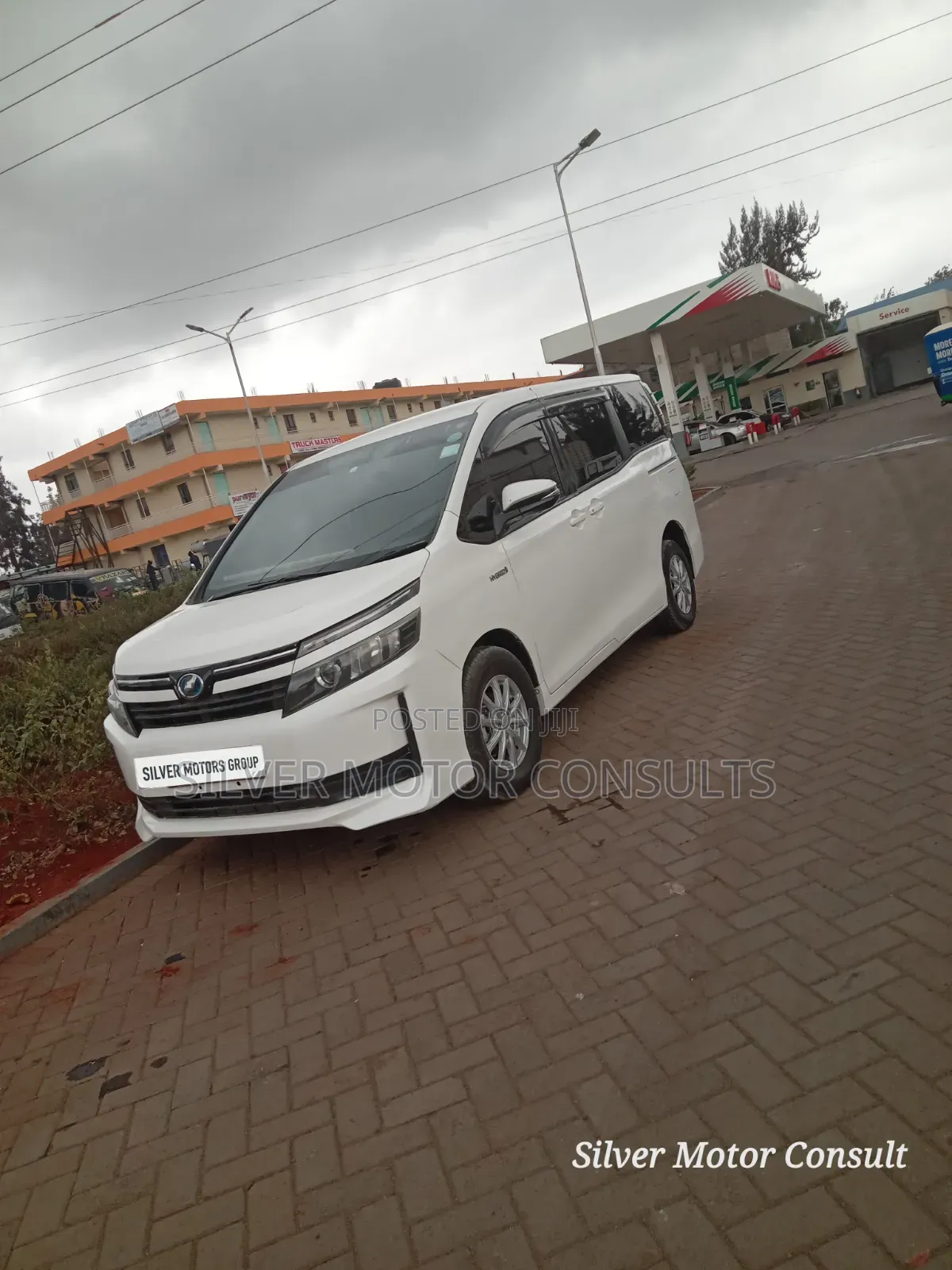 Toyota Voxy Hybrid V 2WD 7-Seater 2016 White