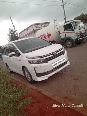 Toyota Voxy Hybrid V 2WD 7-Seater 2016 White