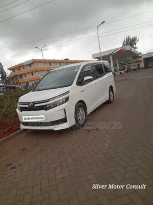 Toyota Voxy Hybrid V 2WD 7-Seater 2016 White