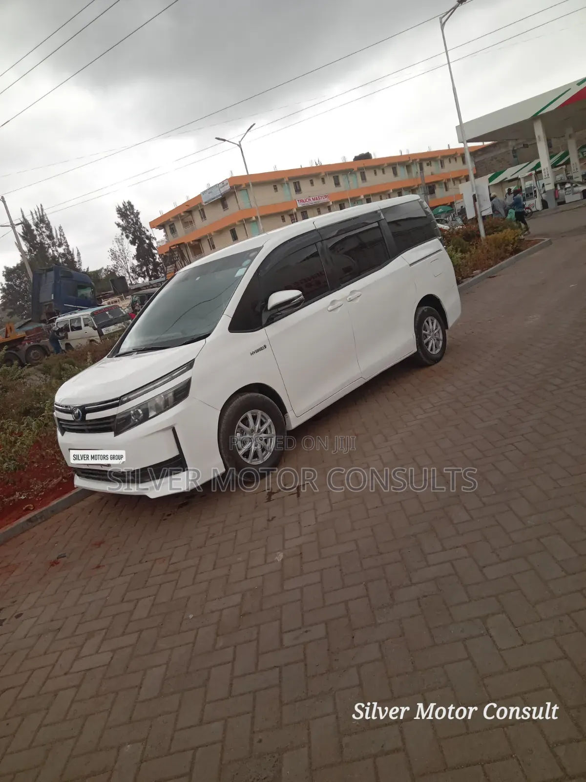 Toyota Voxy Hybrid V 2WD 7-Seater 2016 White