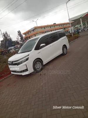Toyota Voxy Hybrid V 2WD 7-Seater 2016 White
