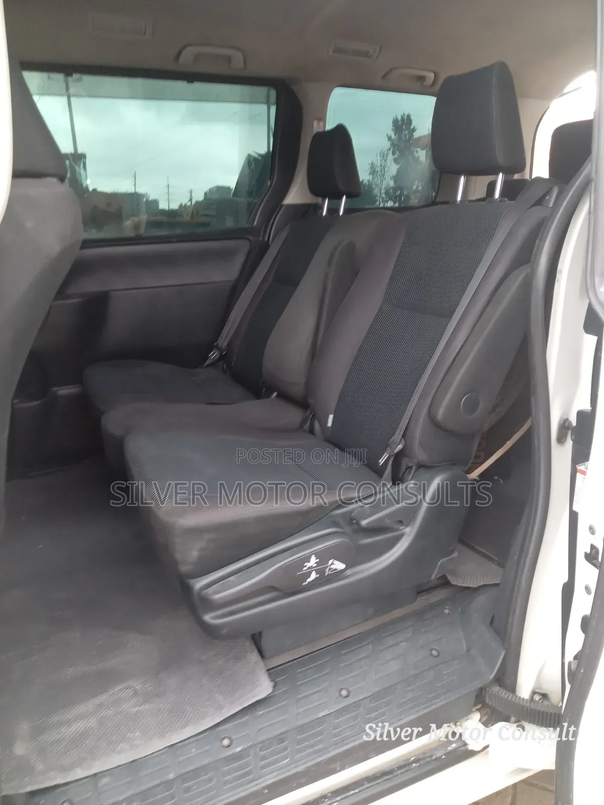 Toyota Voxy Hybrid V 2WD 7-Seater 2016 White