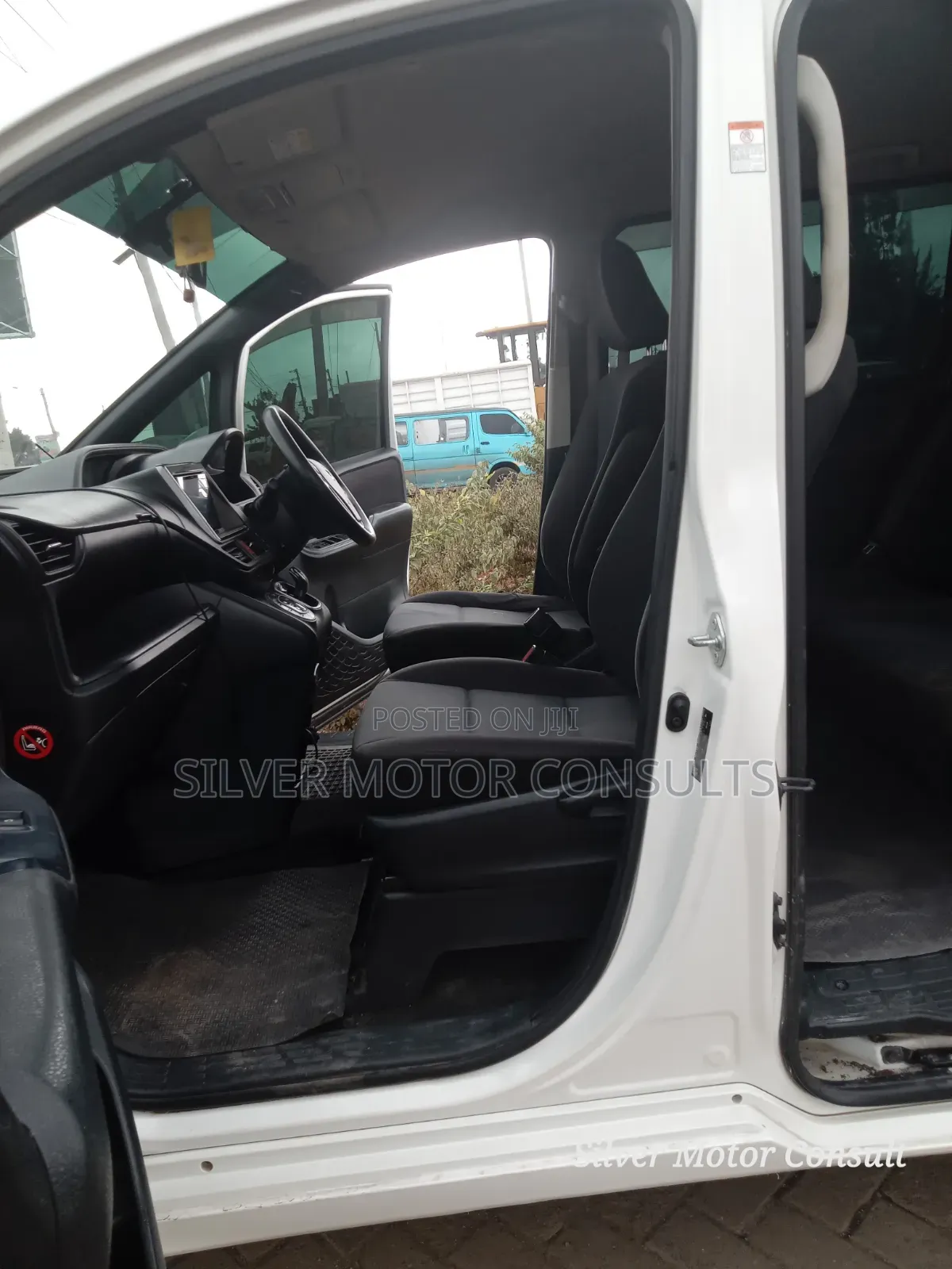 Toyota Voxy Hybrid V 2WD 7-Seater 2016 White