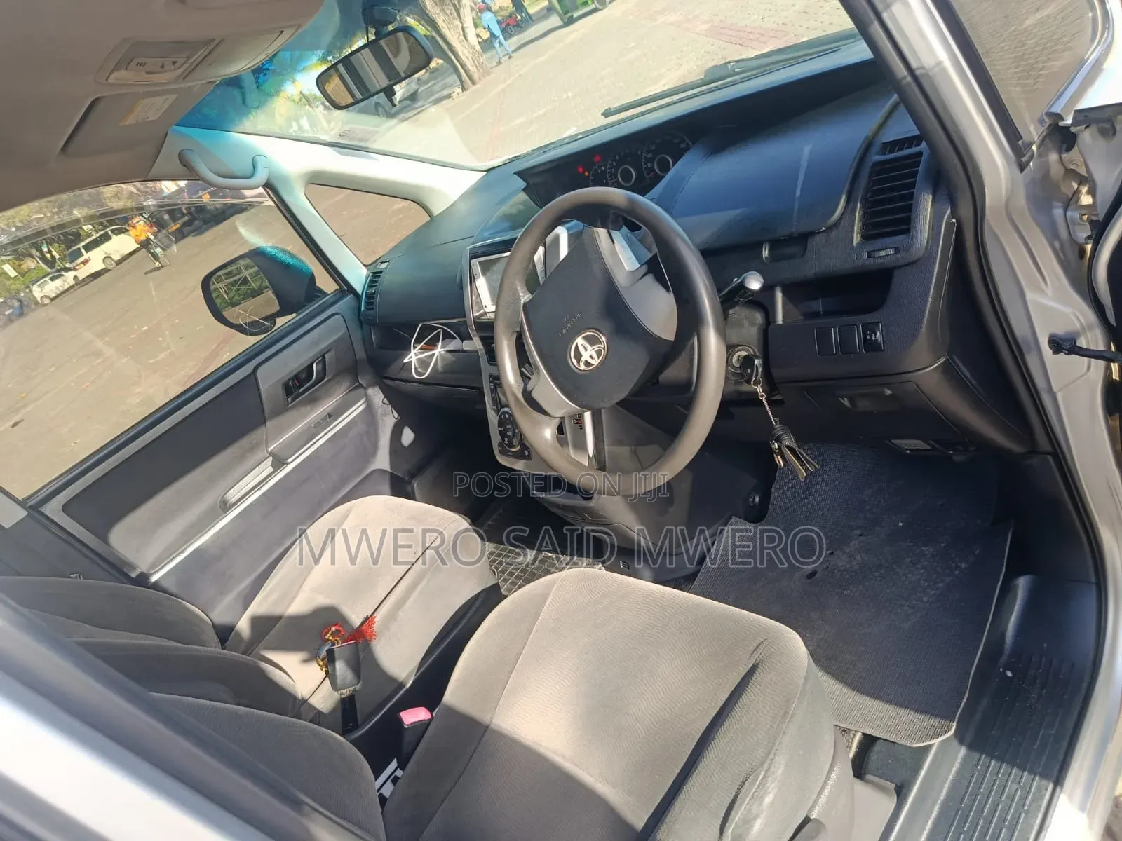 Toyota Noah 2013 Silver