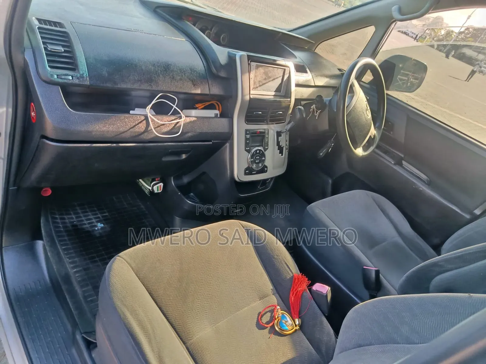 Toyota Noah 2013 Silver