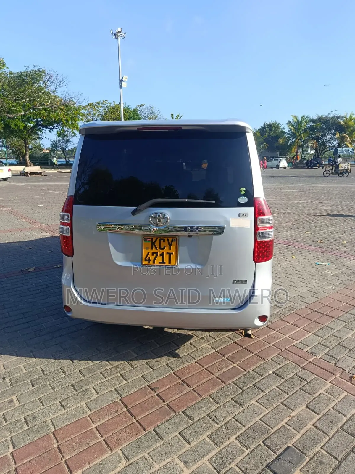 Toyota Noah 2013 Silver