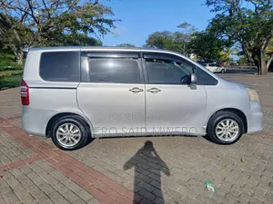 Toyota Noah 2013 Silver