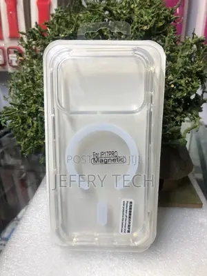 Transparent Magnetic MagSafe Clear Case for iPhone 17 Pro With a White