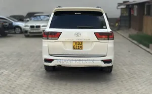 Toyota Land Cruiser 4.6 V8 ZX 2015 White