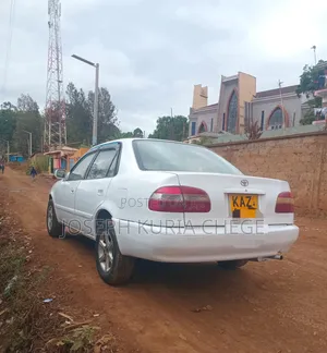 Toyota Corolla 2000 White