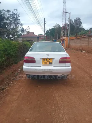 Toyota Corolla 2000 White