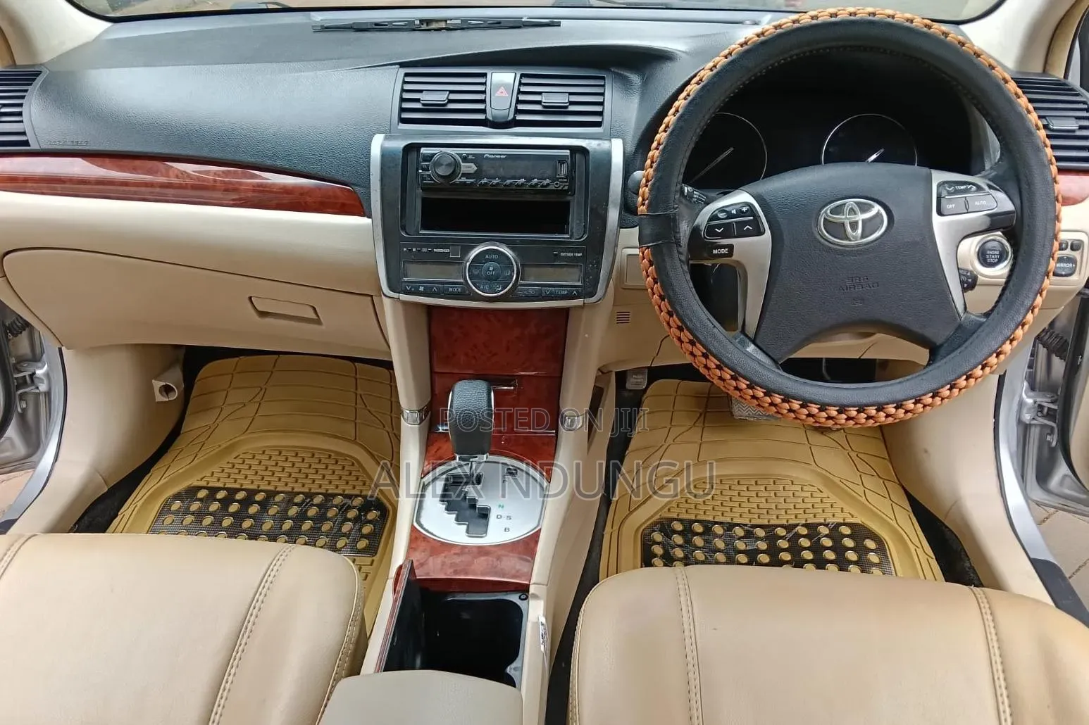 Toyota Premio 2013 Silver