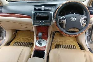 Toyota Premio 2013 Silver