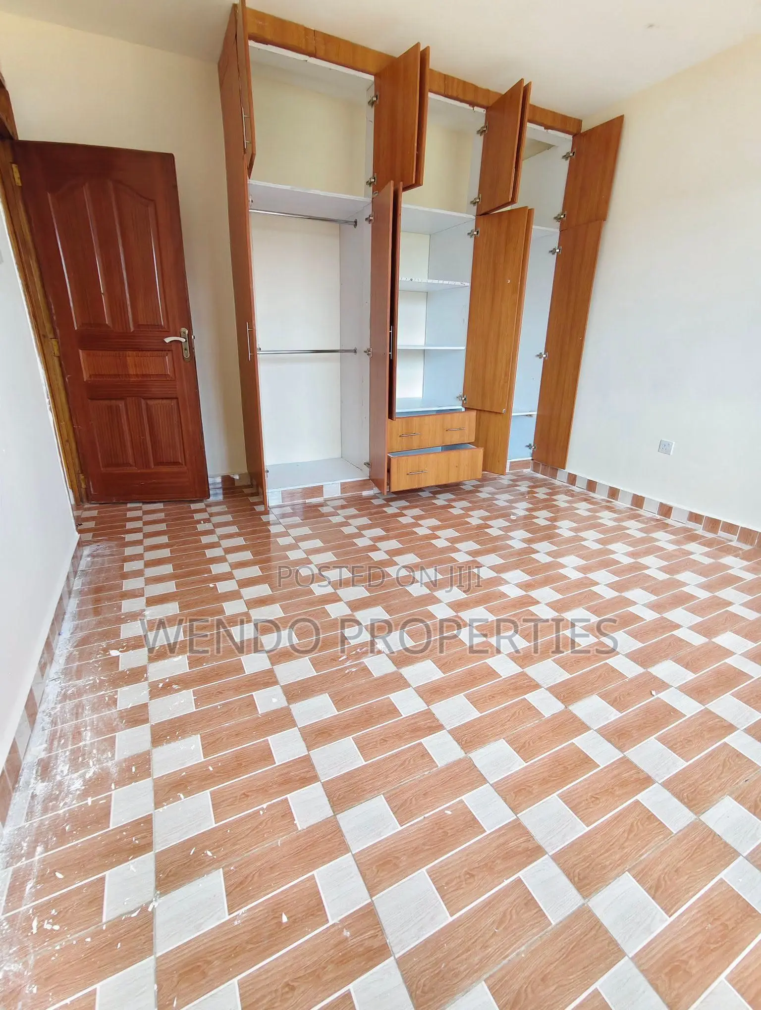 3bdrm Apartment in Zambia, Oluulua for rent