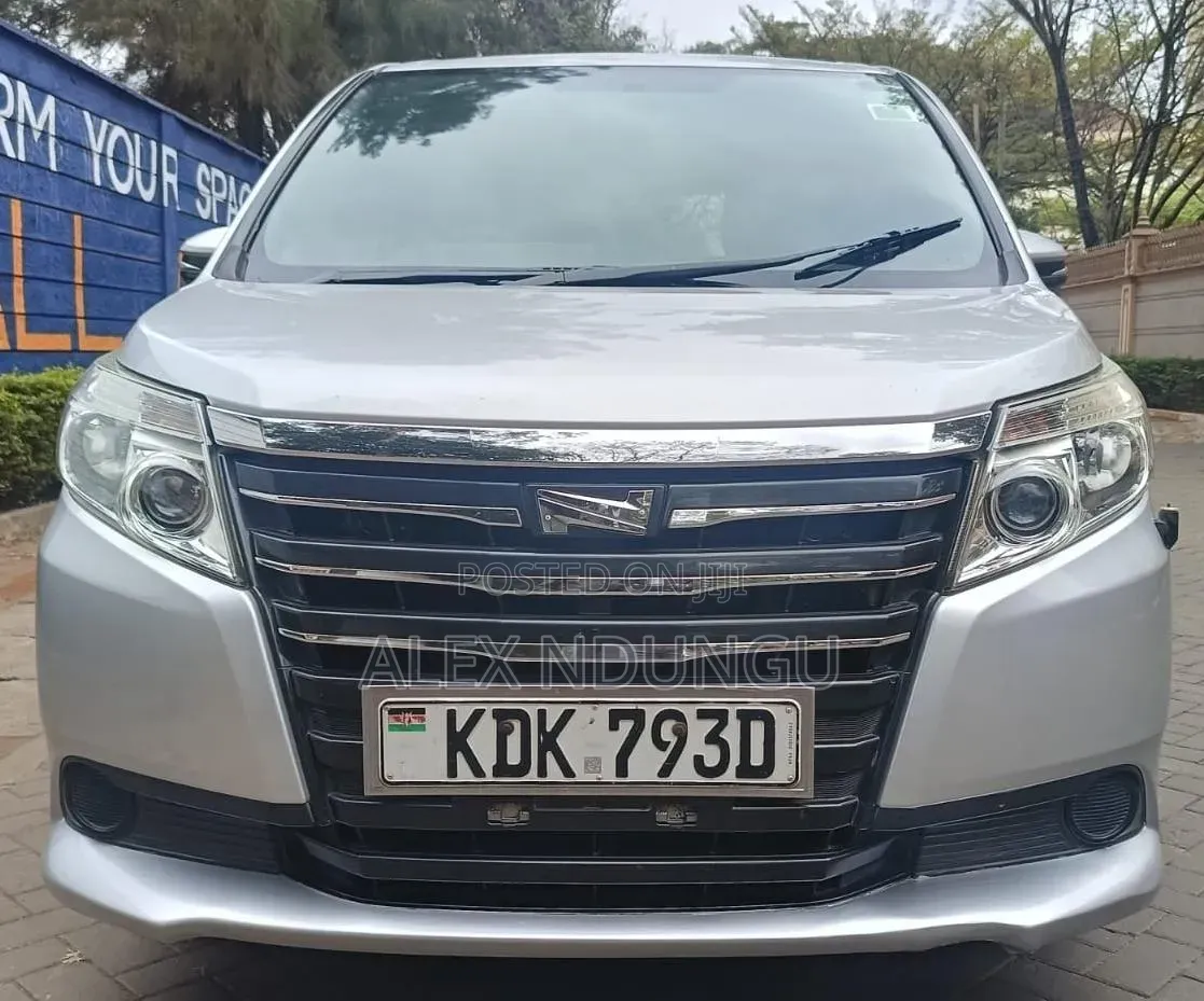 Toyota Noah 2015 Silver