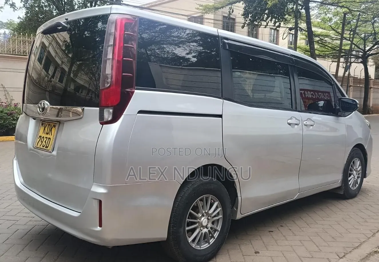 Toyota Noah 2015 Silver