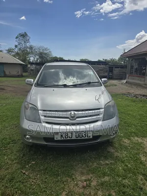 Toyota IST 2004 Silver