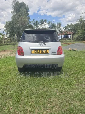 Toyota IST 2004 Silver