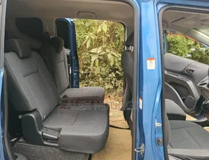 Toyota Sienta 2015 Blue