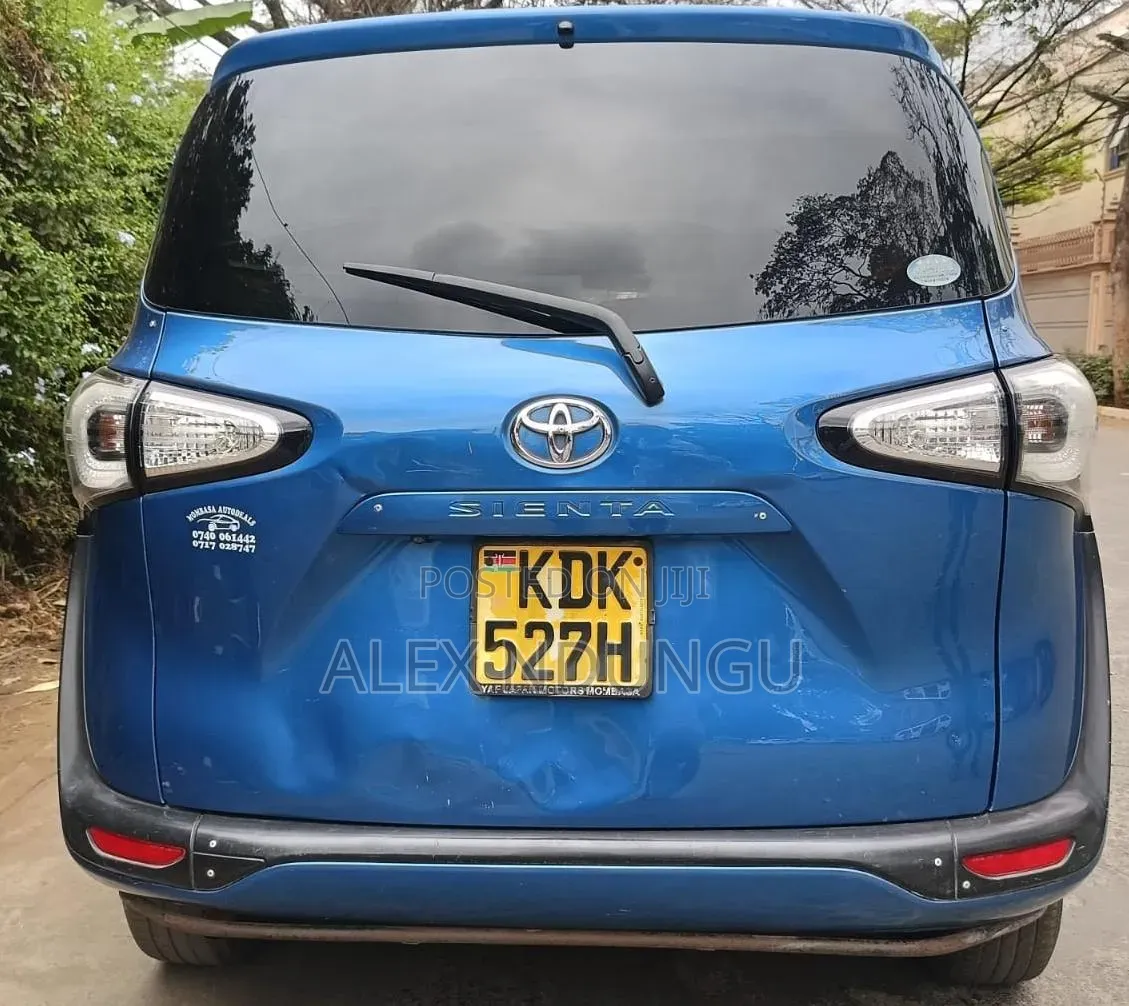 Toyota Sienta 2015 Blue