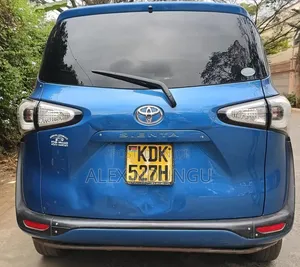 Toyota Sienta 2015 Blue