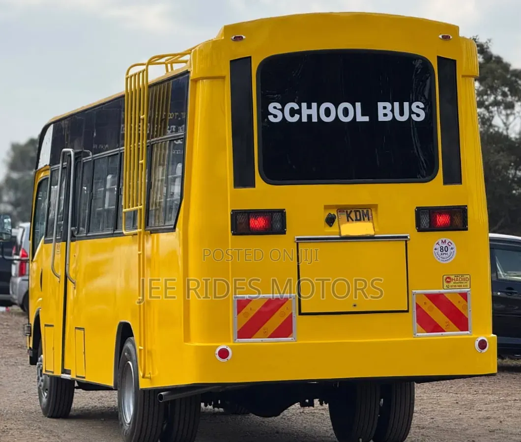 Isuzu NQR 2022 Yellow