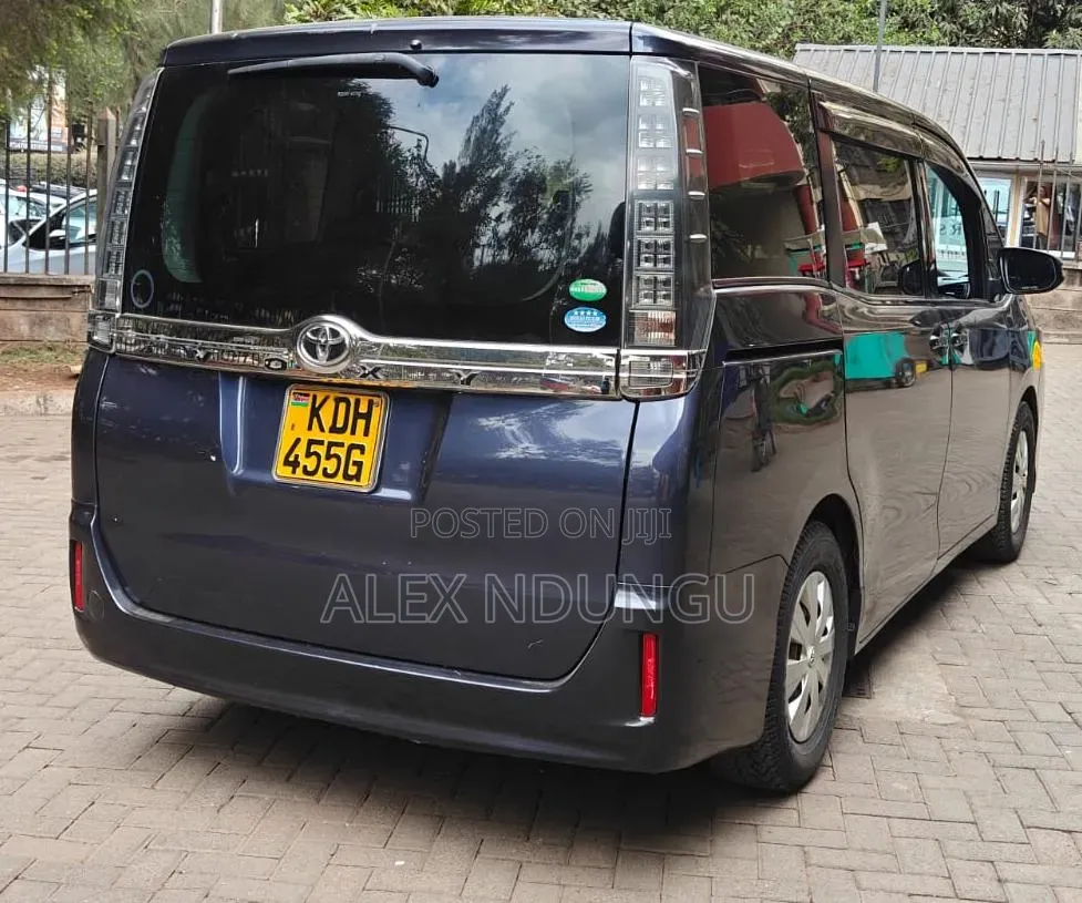 Toyota Voxy 2015 Blue