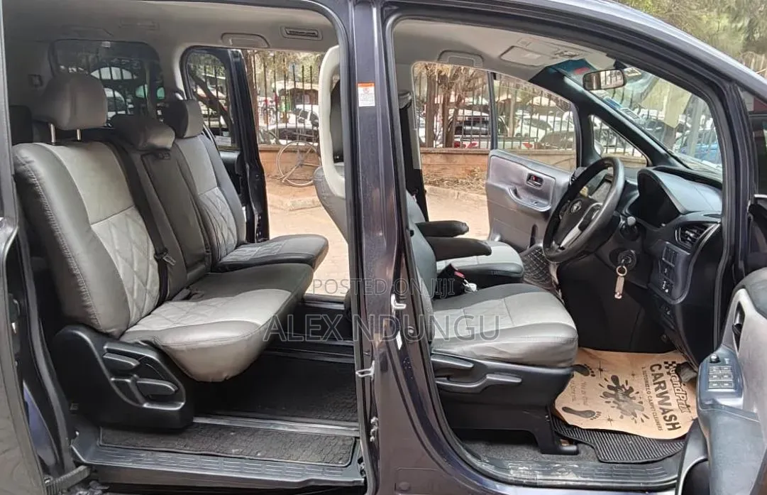 Toyota Voxy 2015 Blue