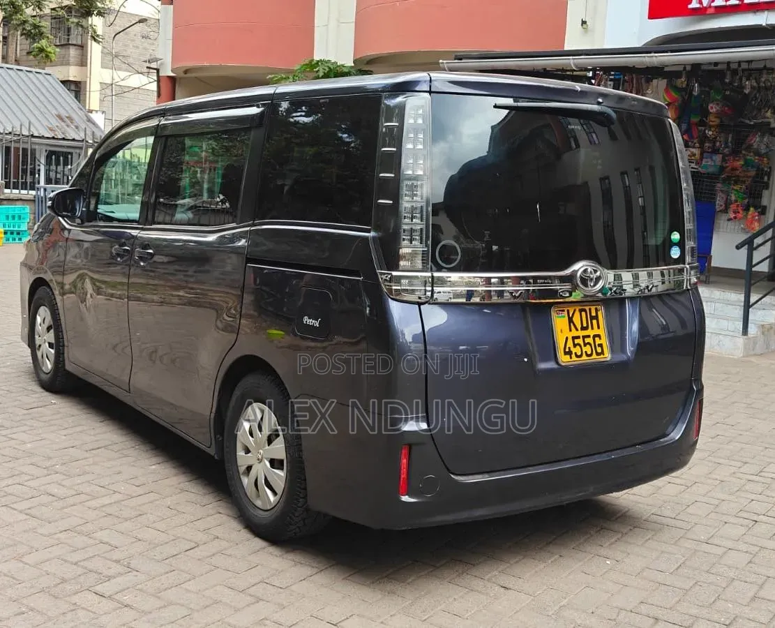 Toyota Voxy 2015 Blue