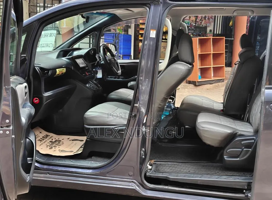 Toyota Voxy 2015 Blue