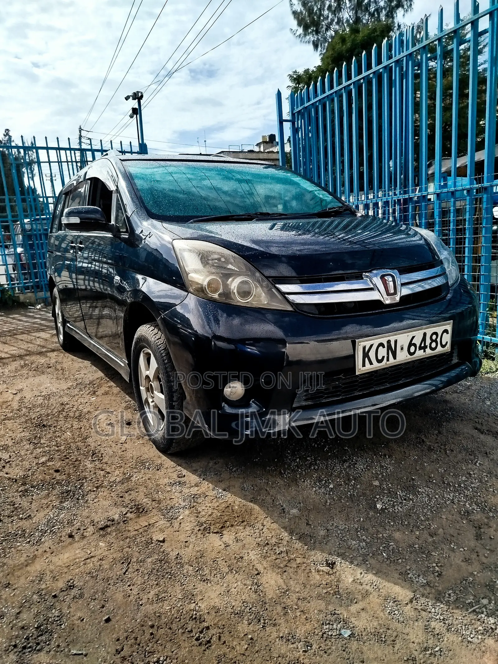 Toyota ISIS 2.0 Platana V-selection 2WD 2010 Black