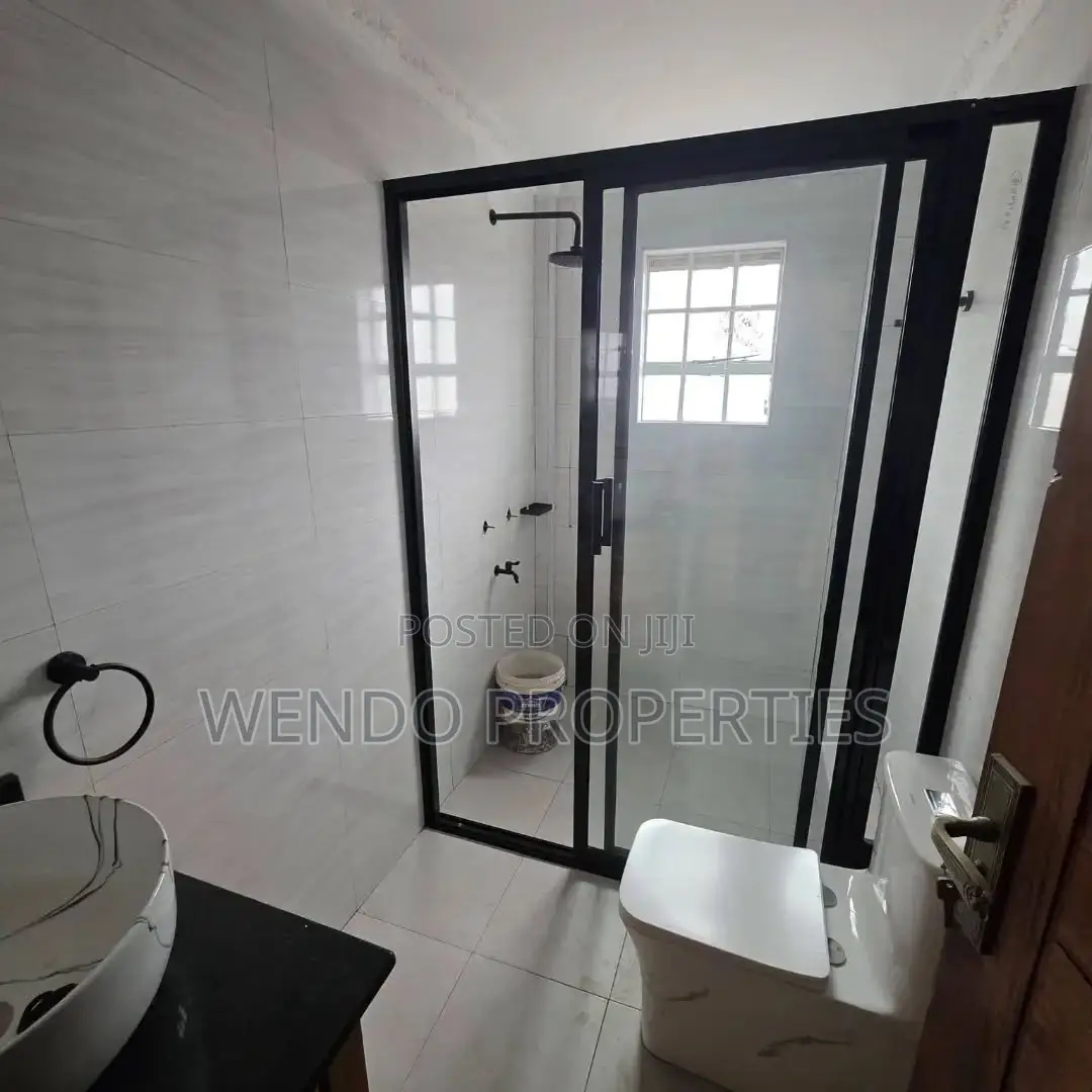 6bdrm Mansion in Ngong CBD for rent