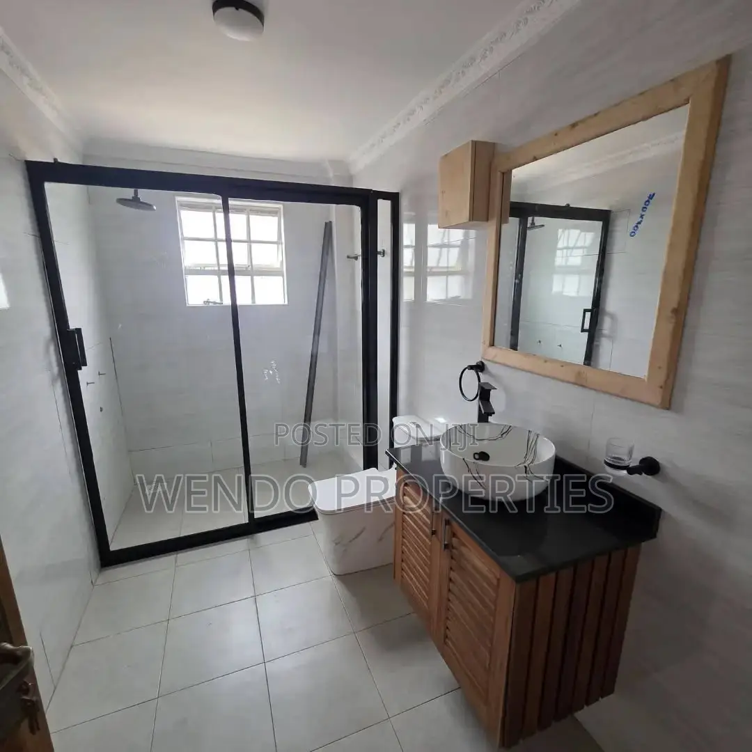 6bdrm Mansion in Ngong CBD for rent