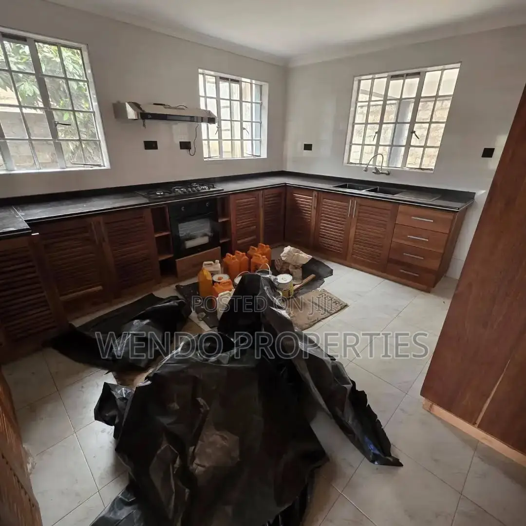 6bdrm Mansion in Ngong CBD for rent