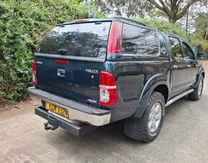 Toyota Hilux 2011 Green
