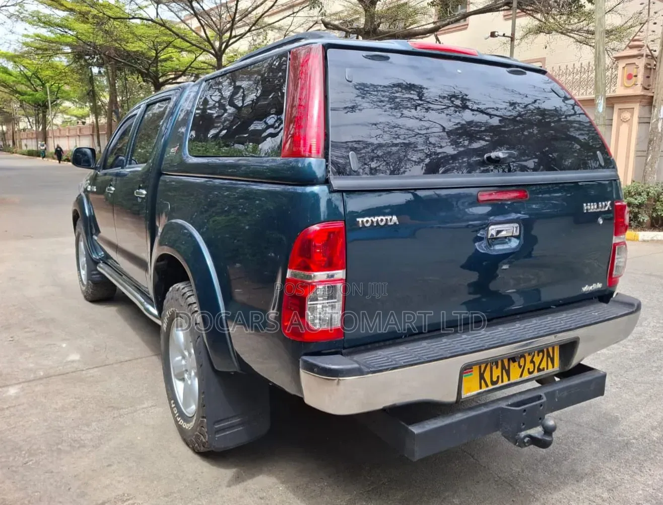 Toyota Hilux 2011 Green