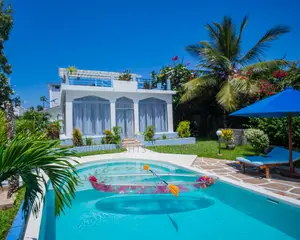 Furnished 4bdrm Villa in Casaurina, Town Centre for rent