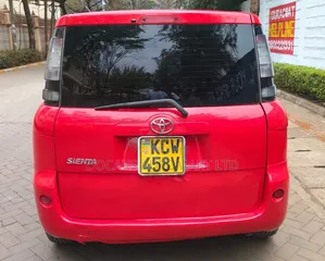 Toyota Sienta 2013 Red