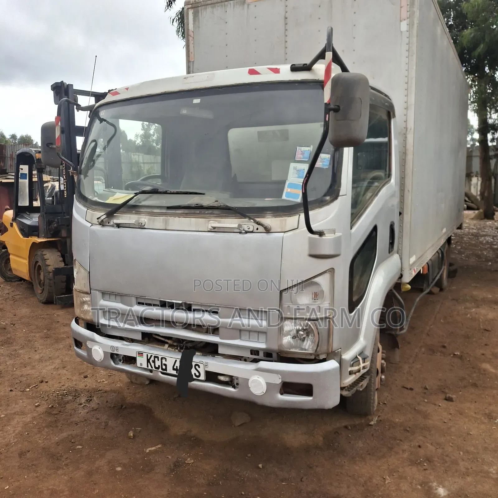 Isuzu FRR Box Body With Aluminium Insulated Body
