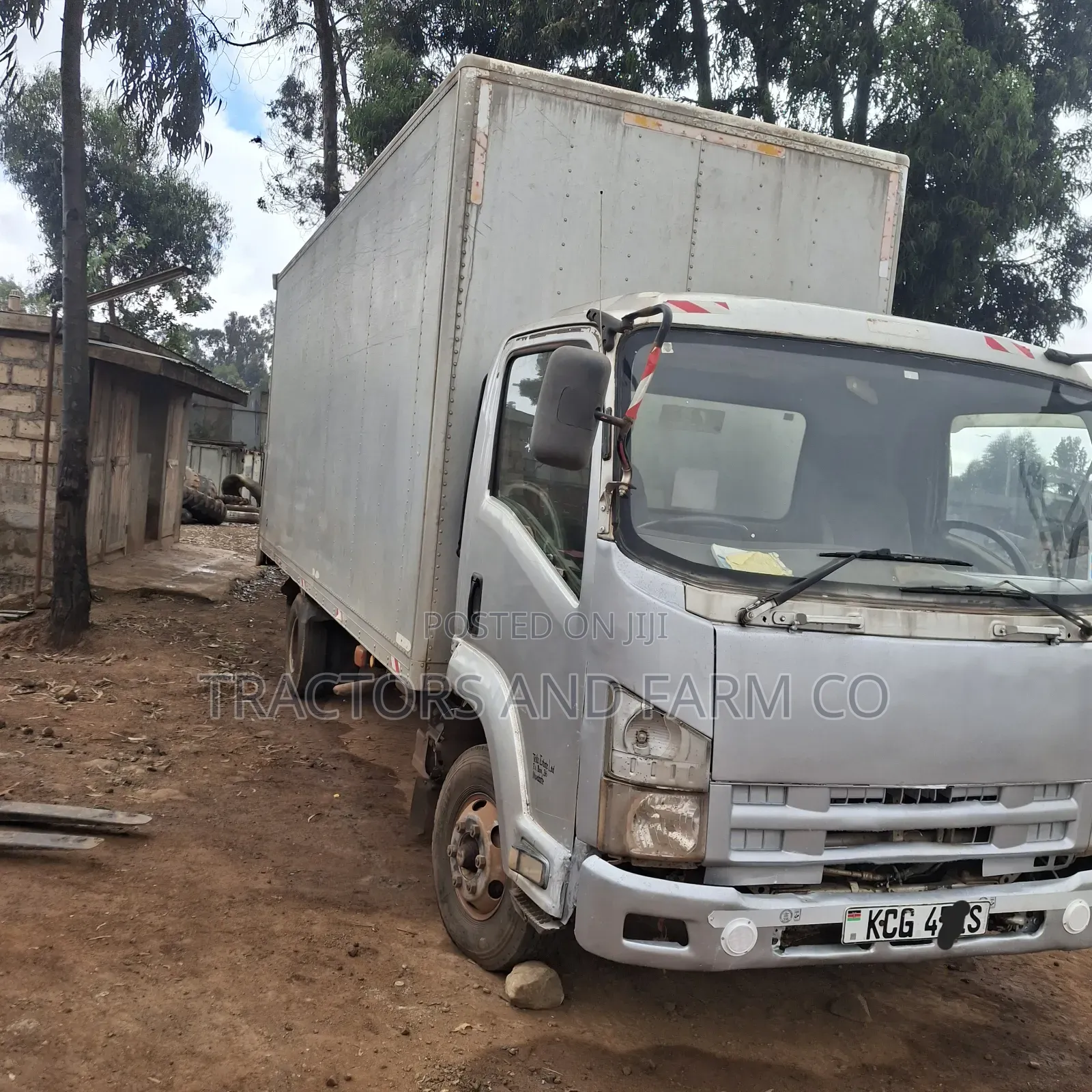 Isuzu FRR Box Body With Aluminium Insulated Body