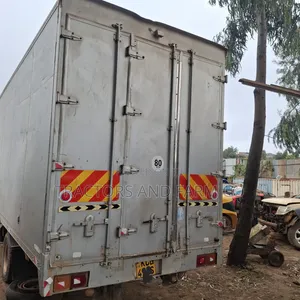 Isuzu FRR Box Body With Aluminium Insulated Body