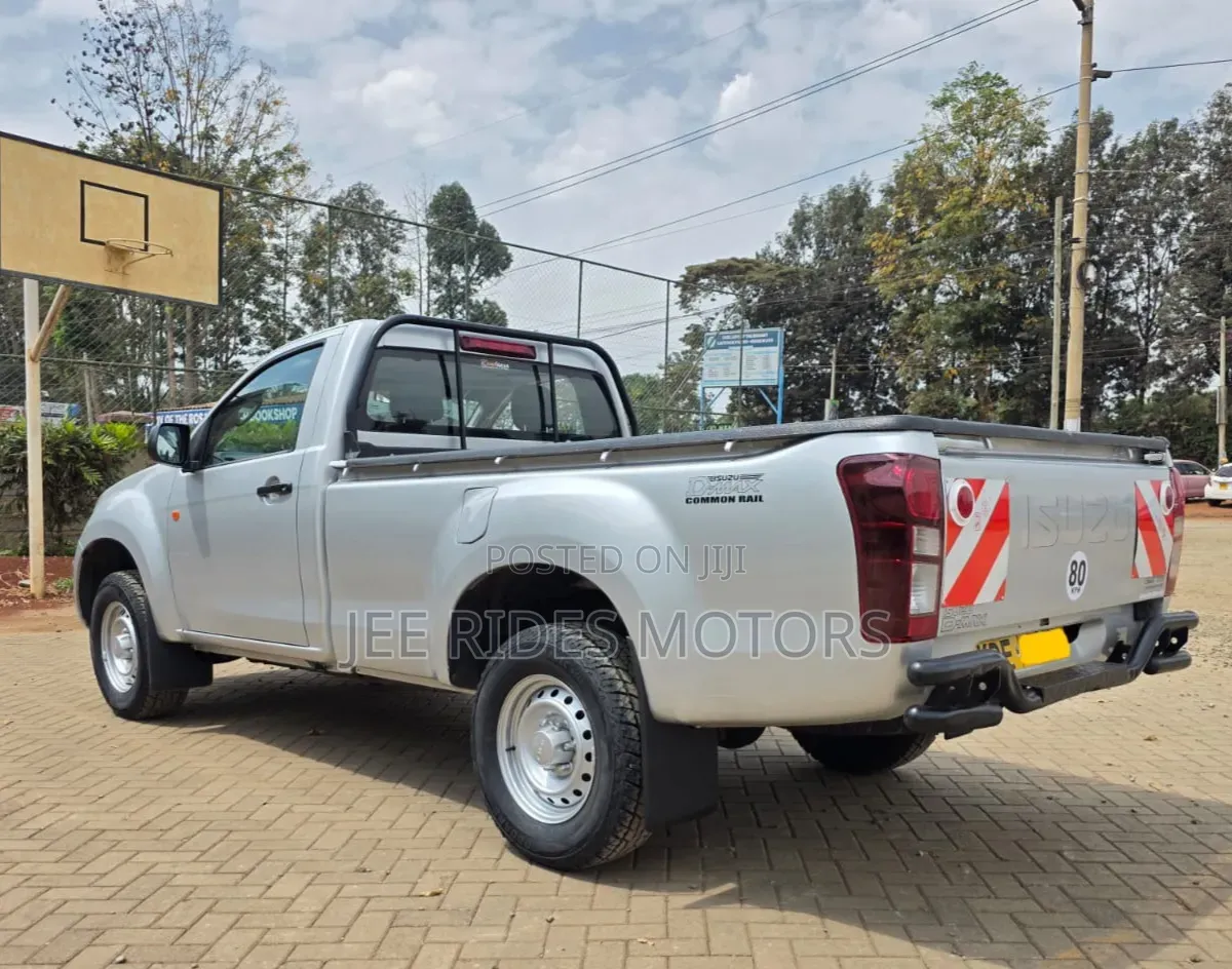 Isuzu D-MAX 2022 Silver
