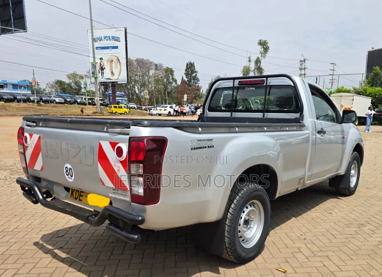 Isuzu D-MAX 2022 Silver