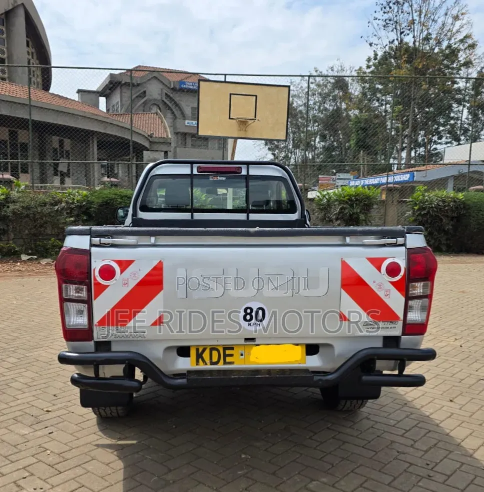 Isuzu D-MAX 2022 Silver