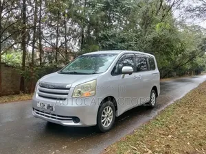 Toyota Noah 2008 Silver