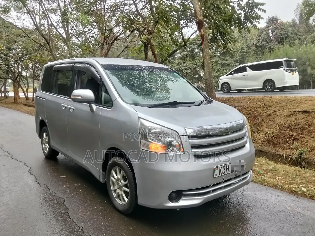 Toyota Noah 2008 Silver
