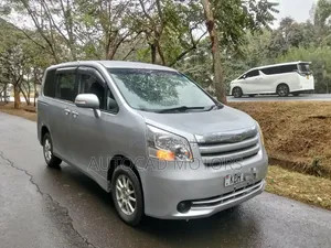 Toyota Noah 2008 Silver