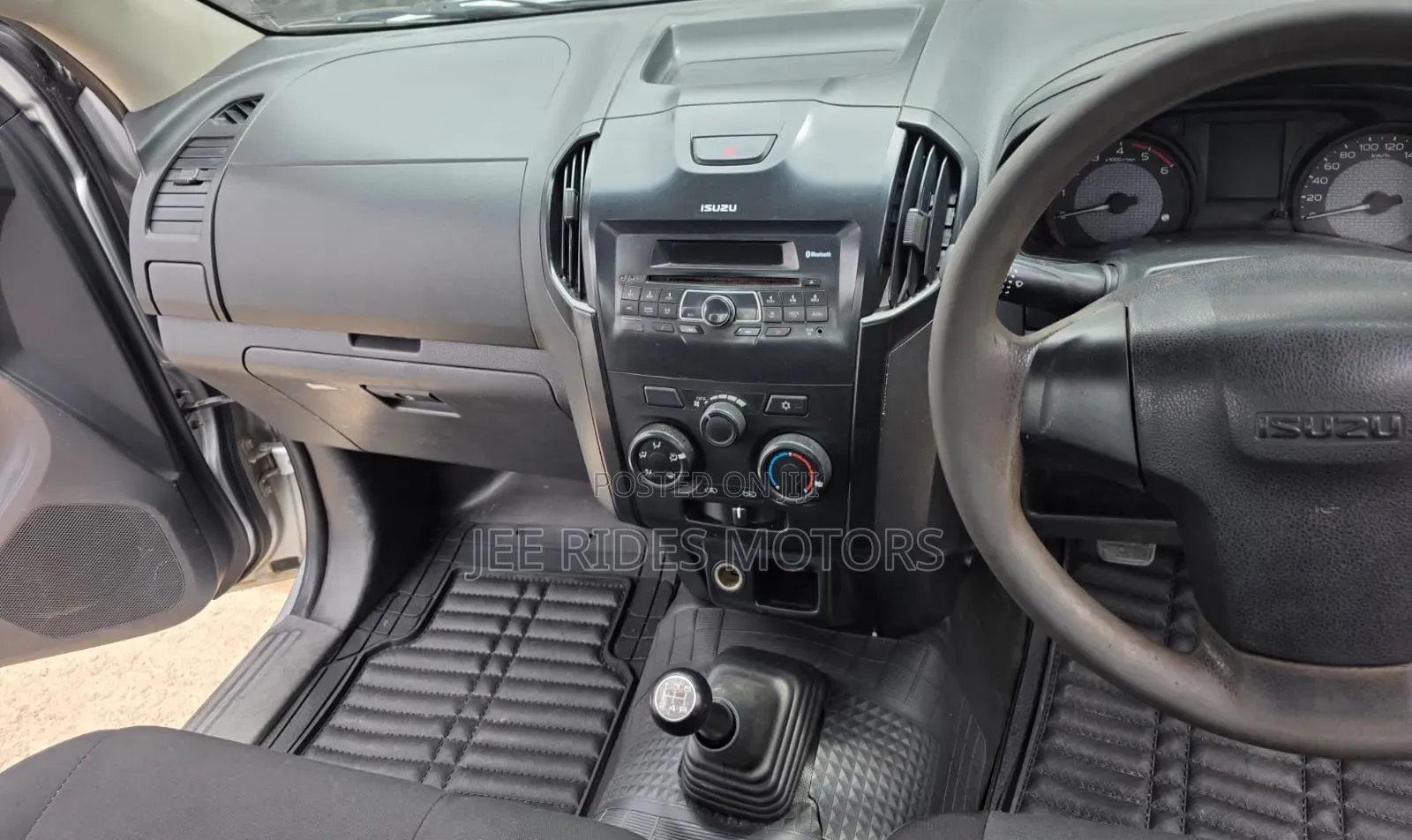 Isuzu D-MAX 2022 Silver